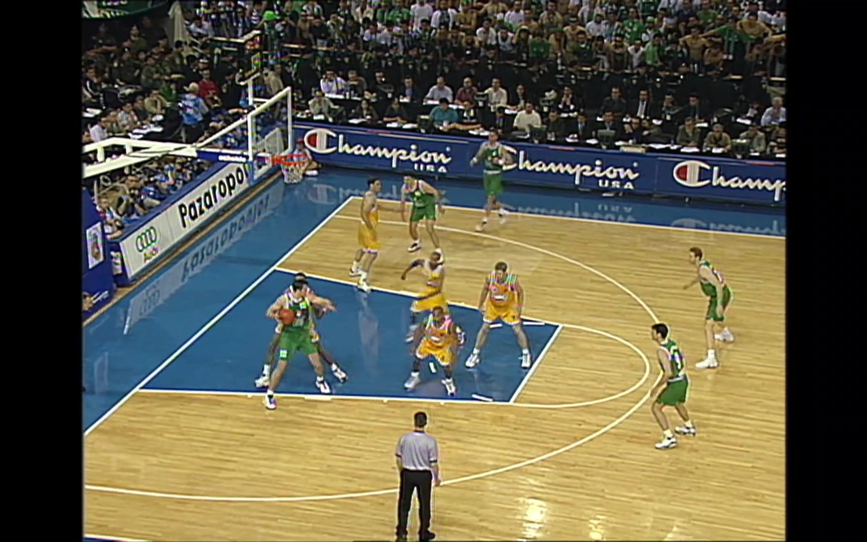 阿门汤普森这个扣篮帅炸天，看得杰夫叔叔也忍不住效仿一个